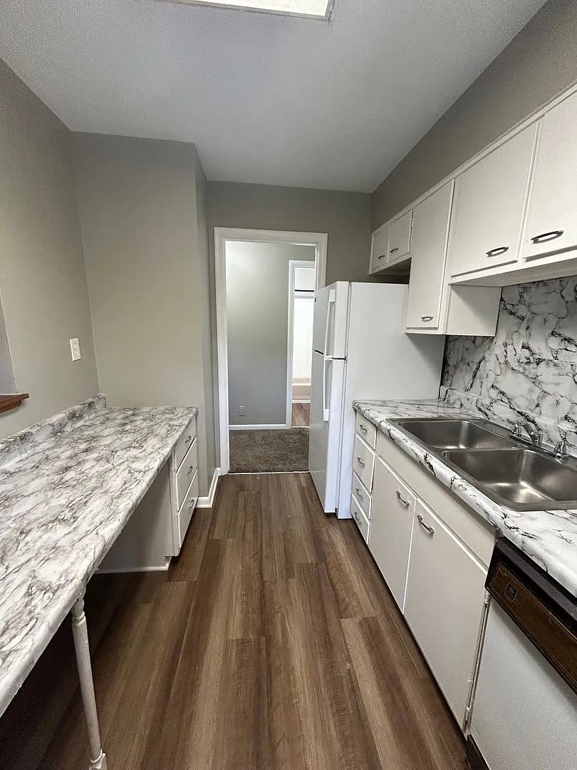 Hikes Point Apartments – photo 3
