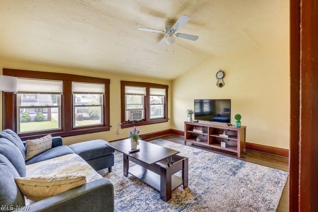 440 Ferndale Ave – photo 3
