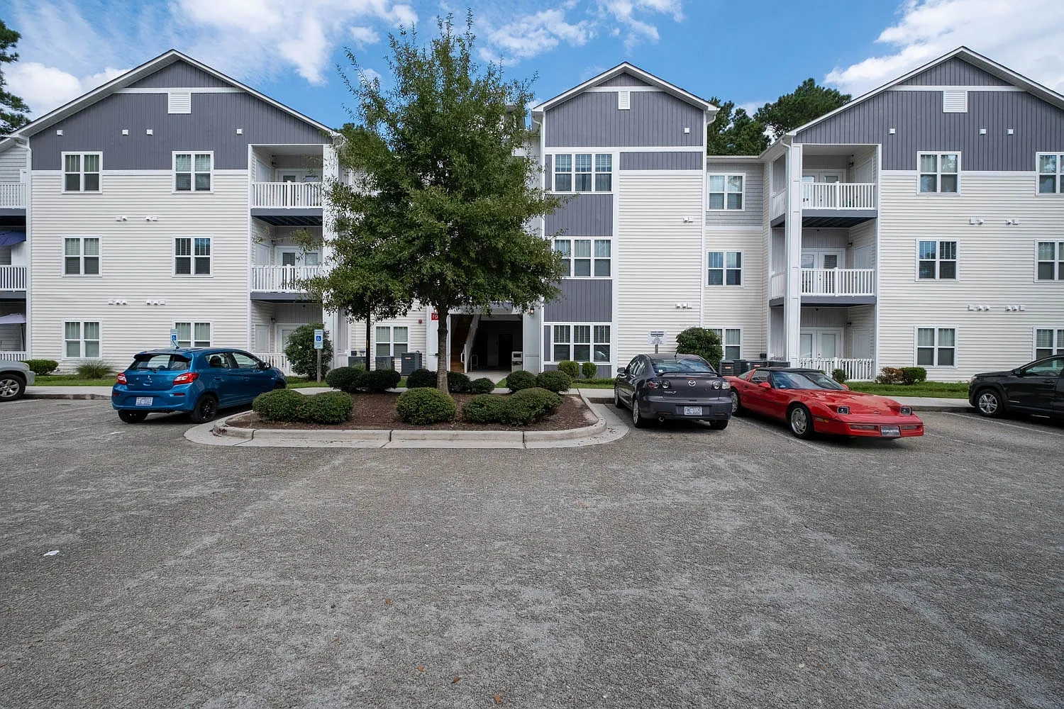 BONNET COURT APARTMENTS – photo 2
