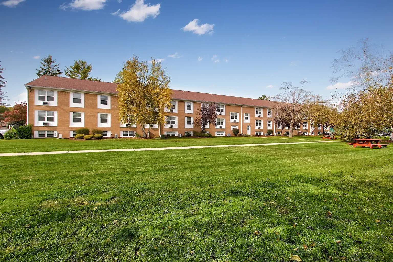 Boulevard Club Apartments – photo 2