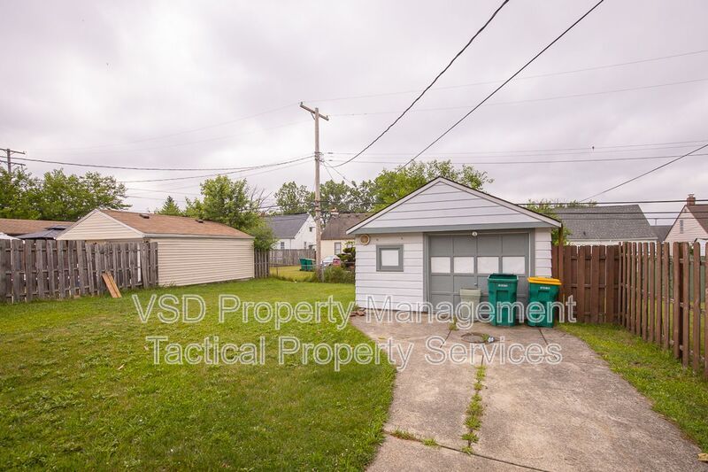 19268 Stafford Ave – photo 5