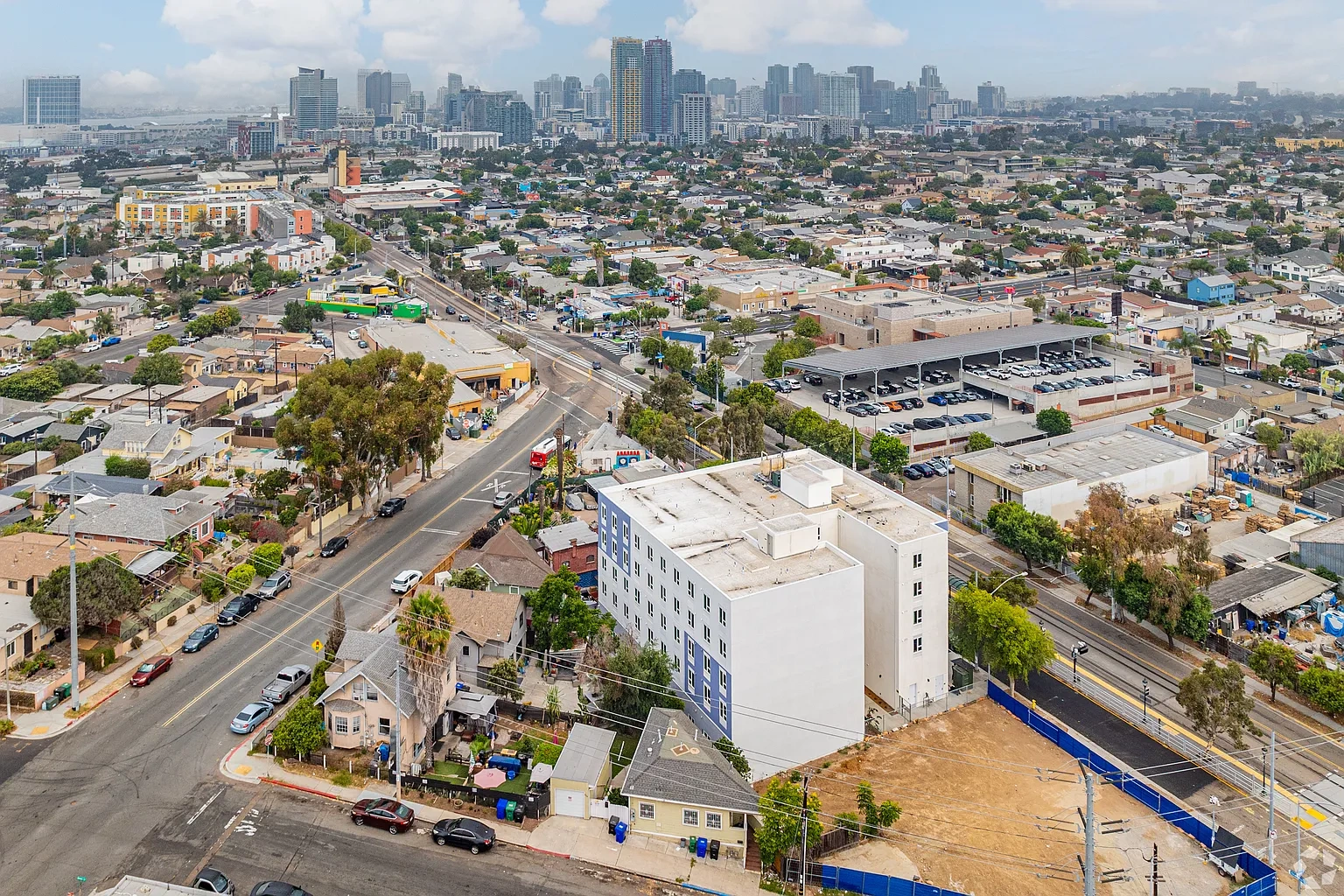 2551 Commercial St – photo 4