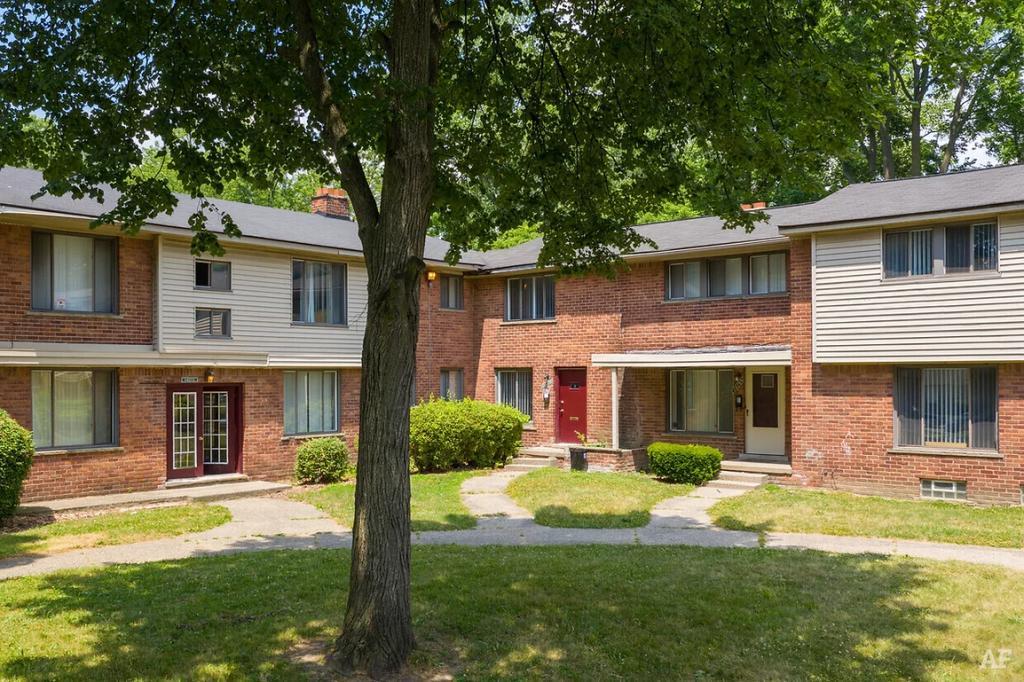 14201 Dale St – photo 2