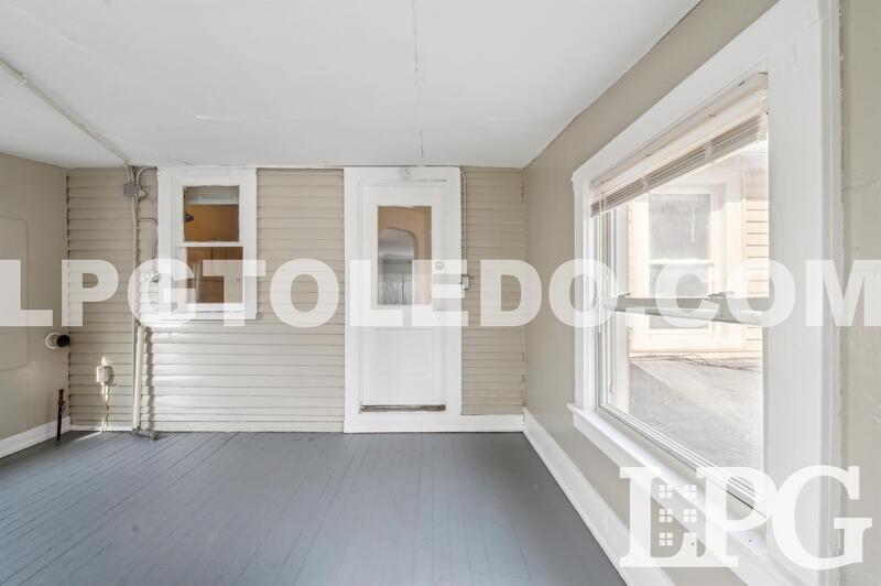 340 E Lake St – photo 2