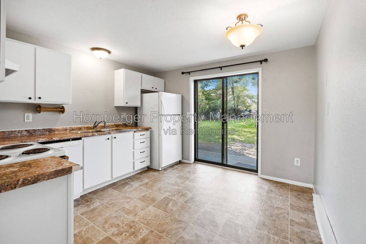 2605 E Upriver Dr – photo 2