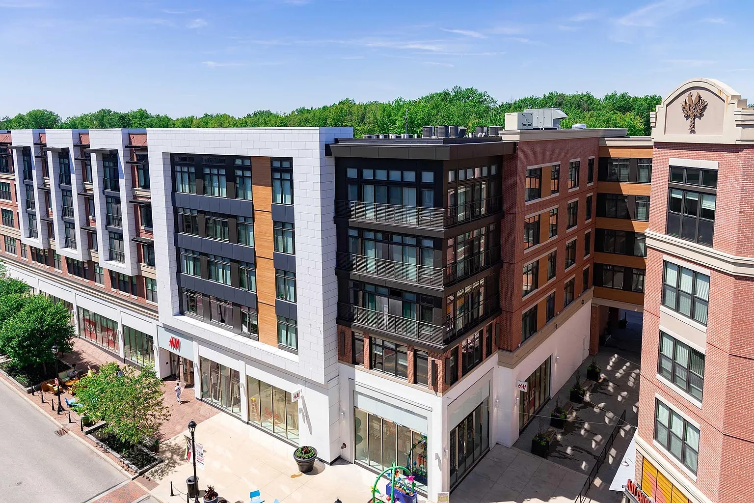Crocker Park Living – photo 2