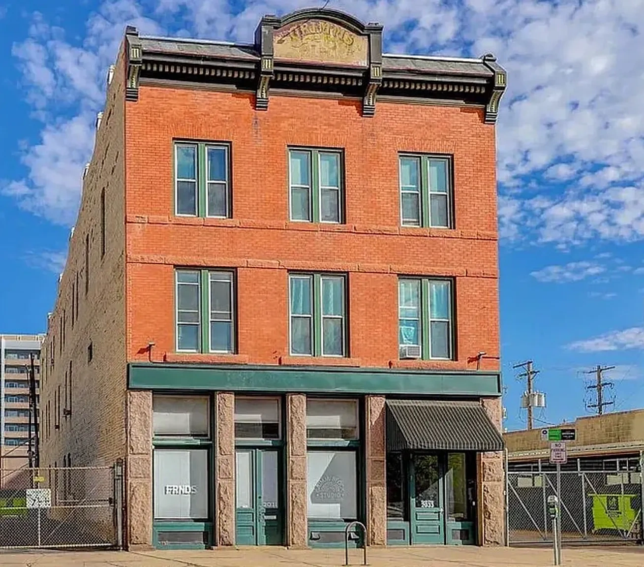 2031 Curtis St – photo 1