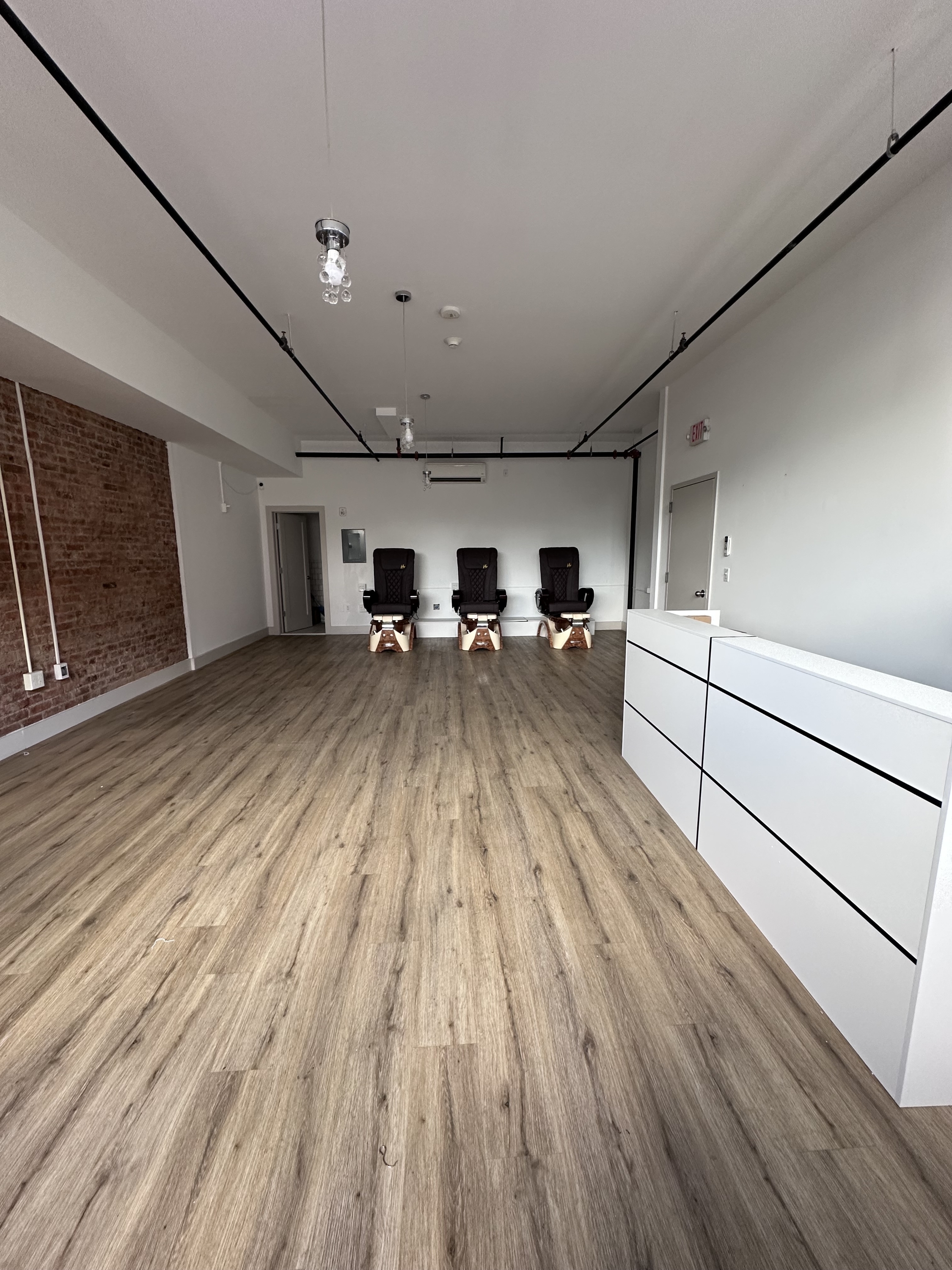 562 Main St – photo 1