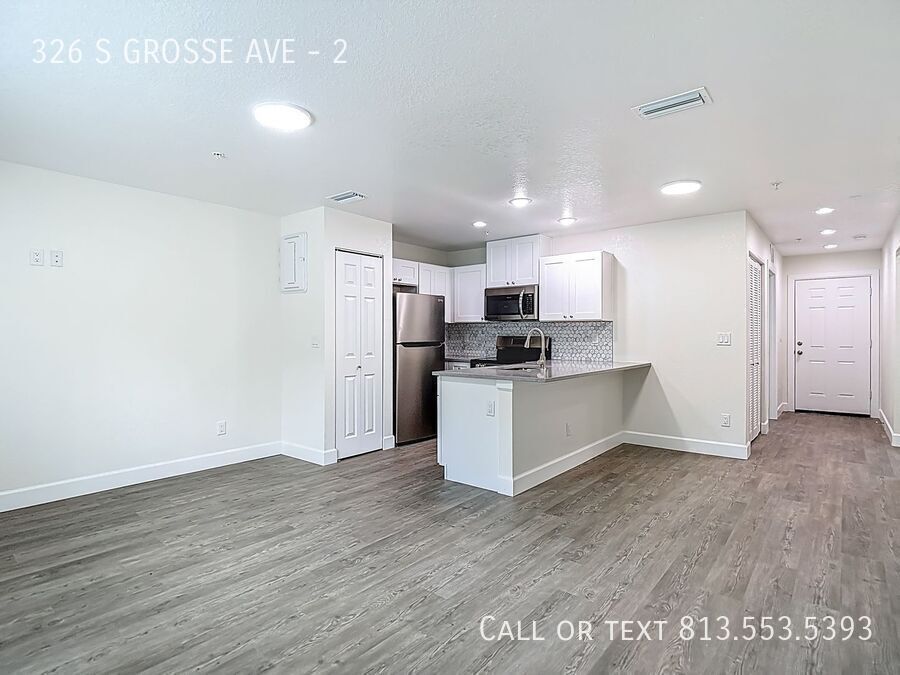 326 S Grosse Ave – photo 1