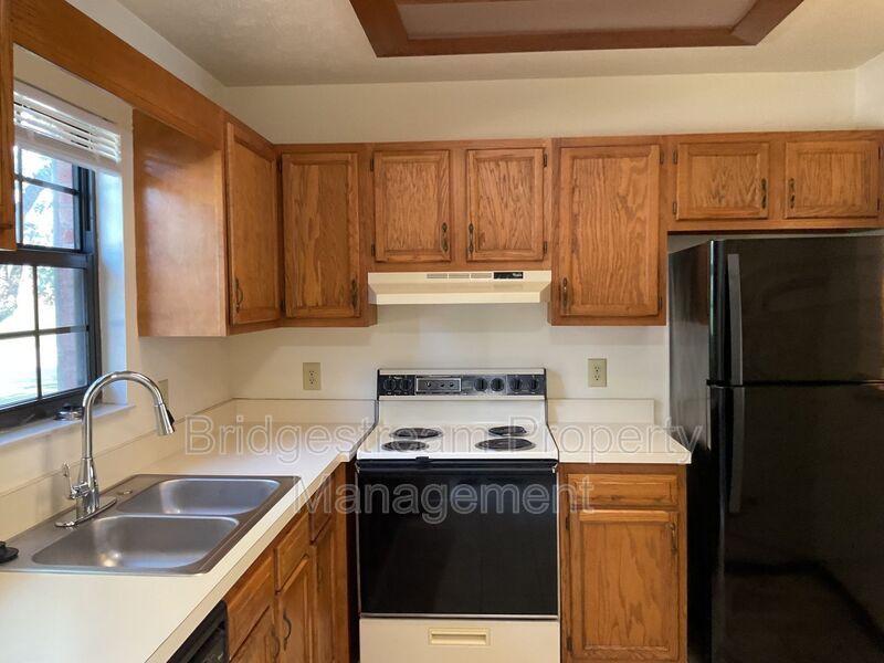 4579 Burchdale St – photo 3