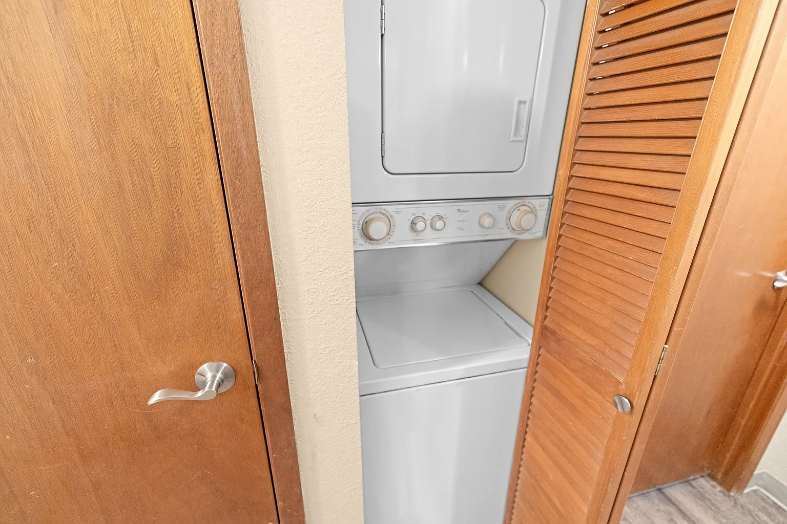 Lyons Court Apartments – photo 1