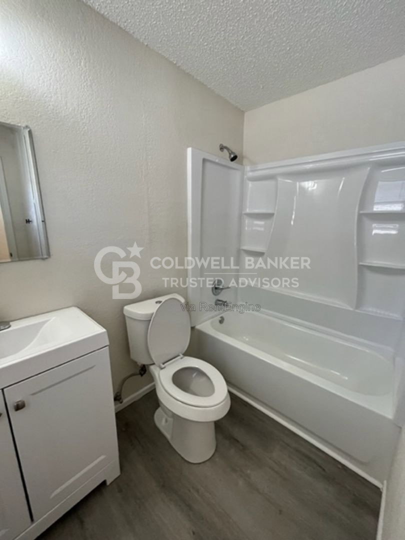 1103 52nd St unit Apartment D – photo 5