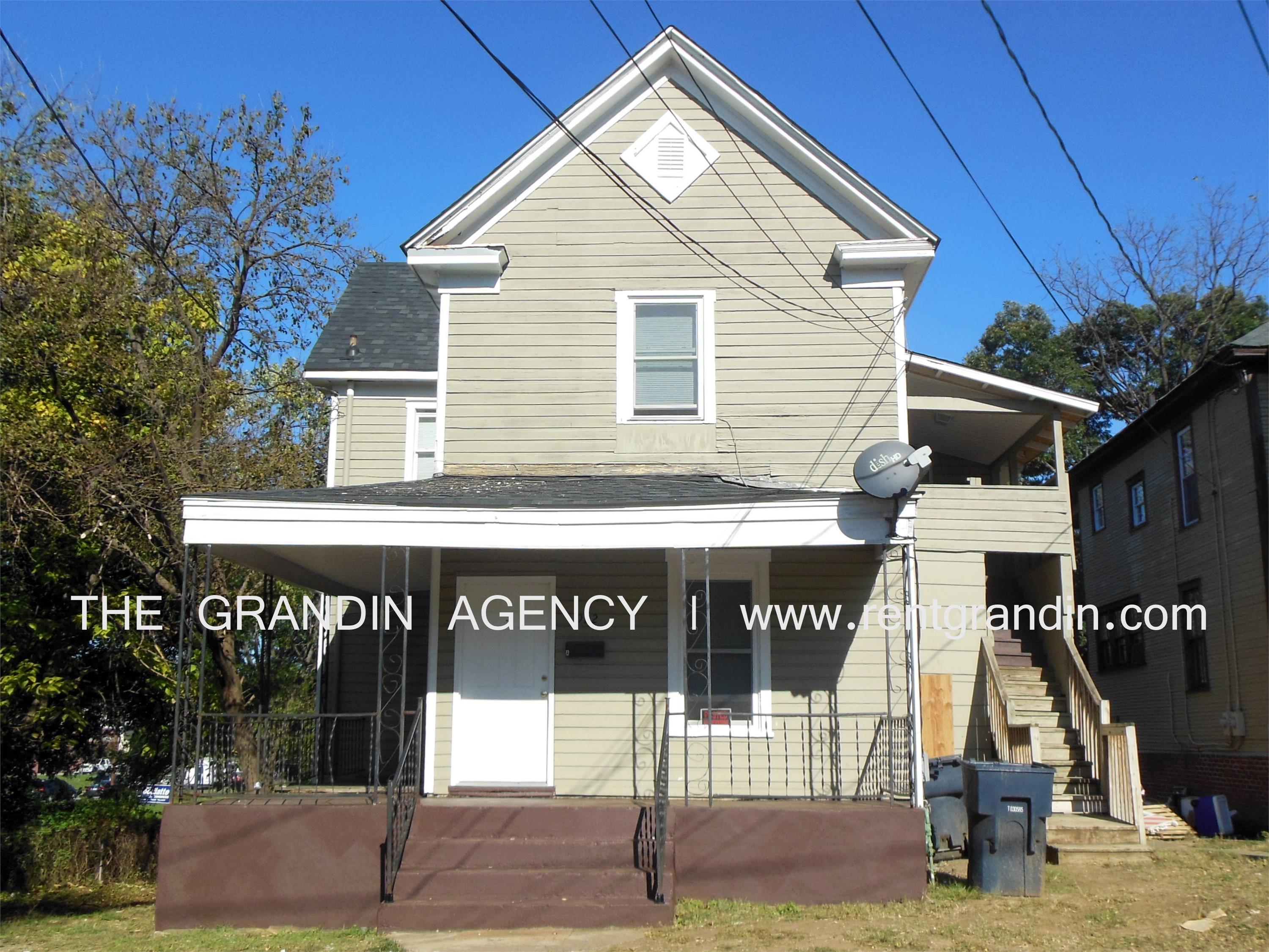 922 12th St SE unit A – photo 1