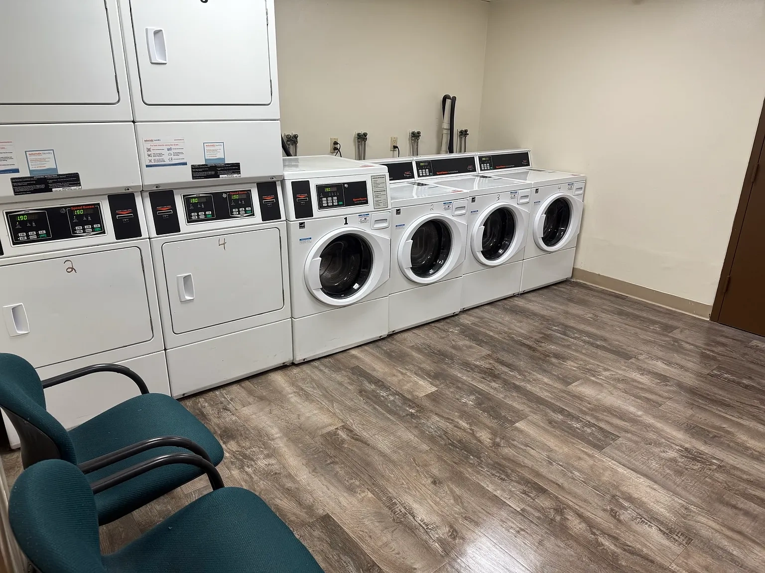 Roxbury Hills Apartments – photo 3