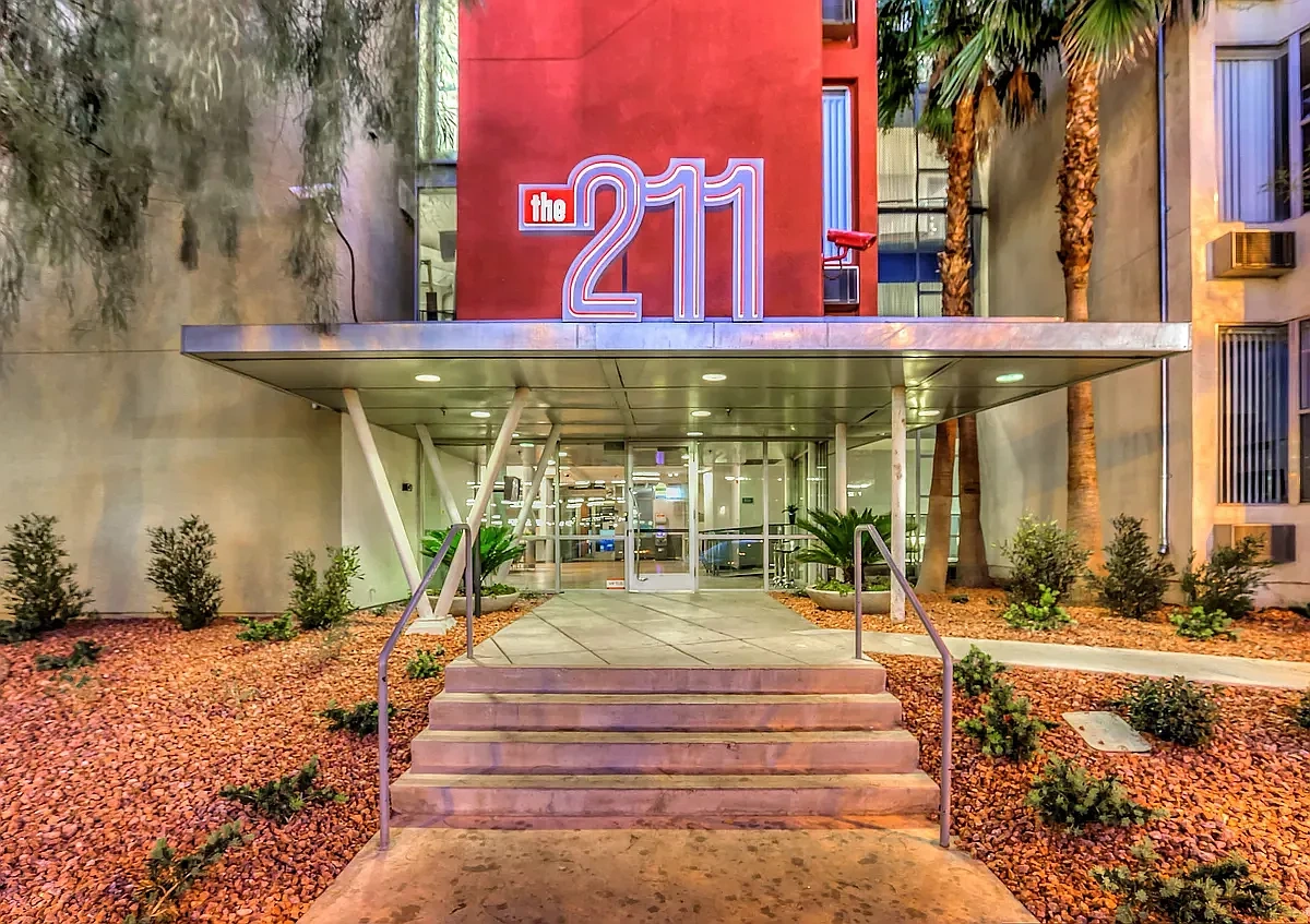 The 211 – photo 2