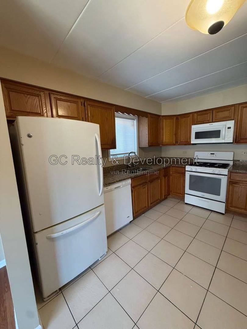 14810 Kenton Ave unit 2E – photo 2