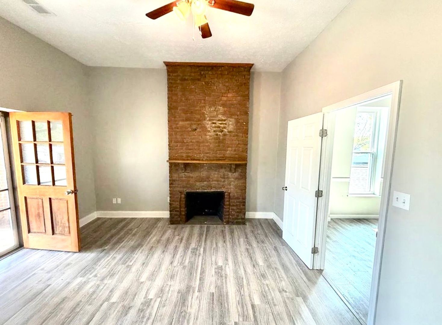 531 E Chestnut St unit 531-2 – photo 2
