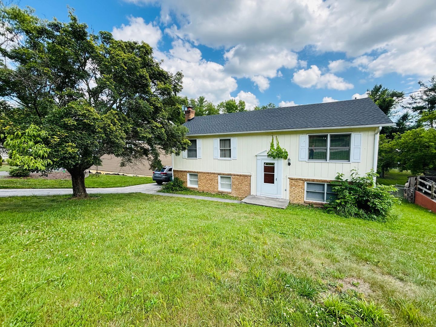 208 Ardmore St – photo 2