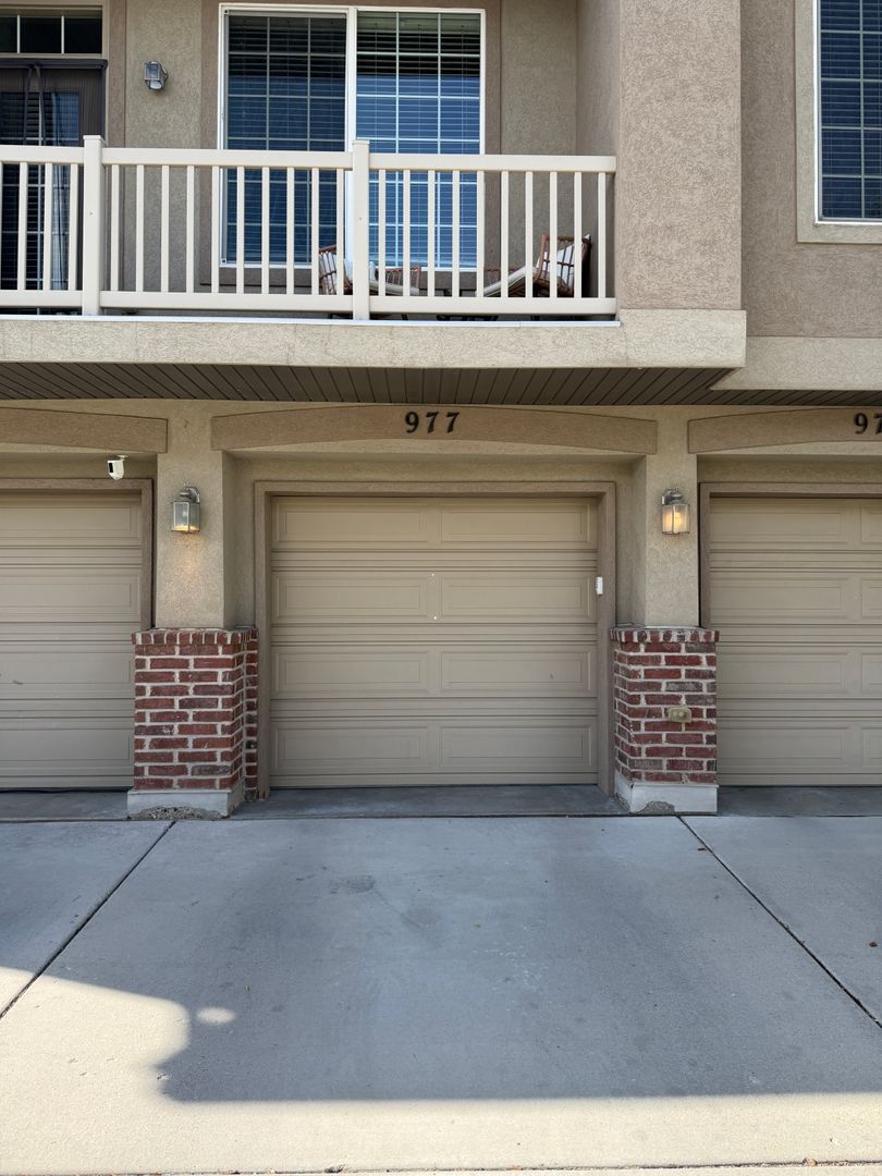 977 Chelsea Ln – photo 2