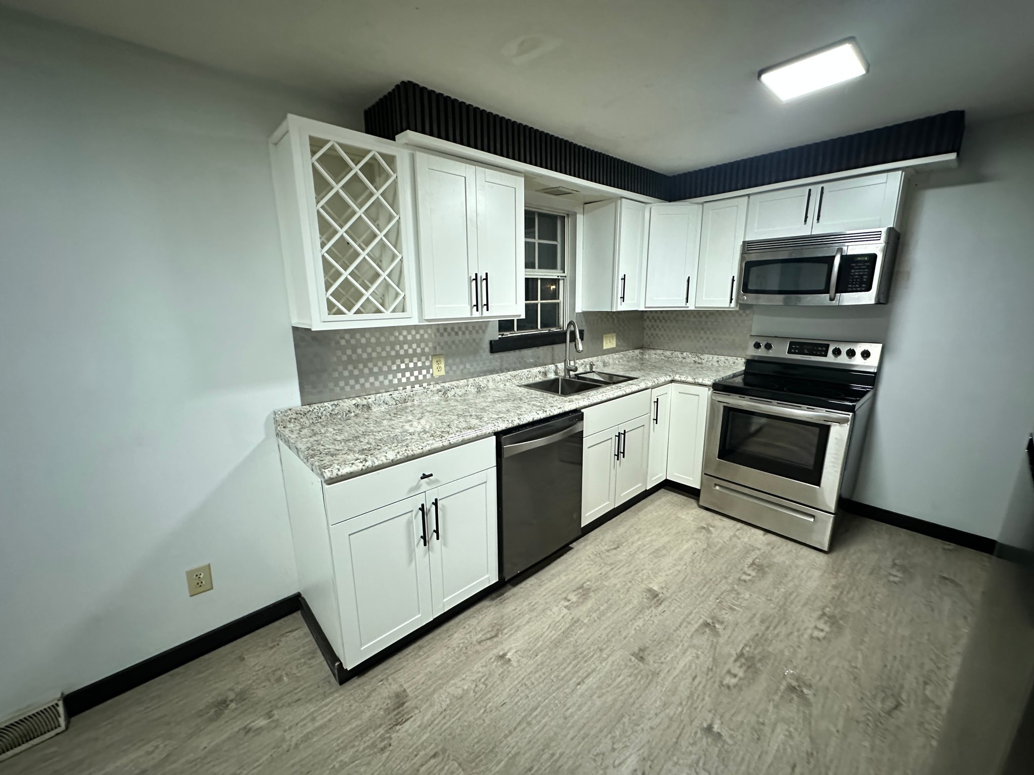 1752 Woodlawn Ave NW – photo 3