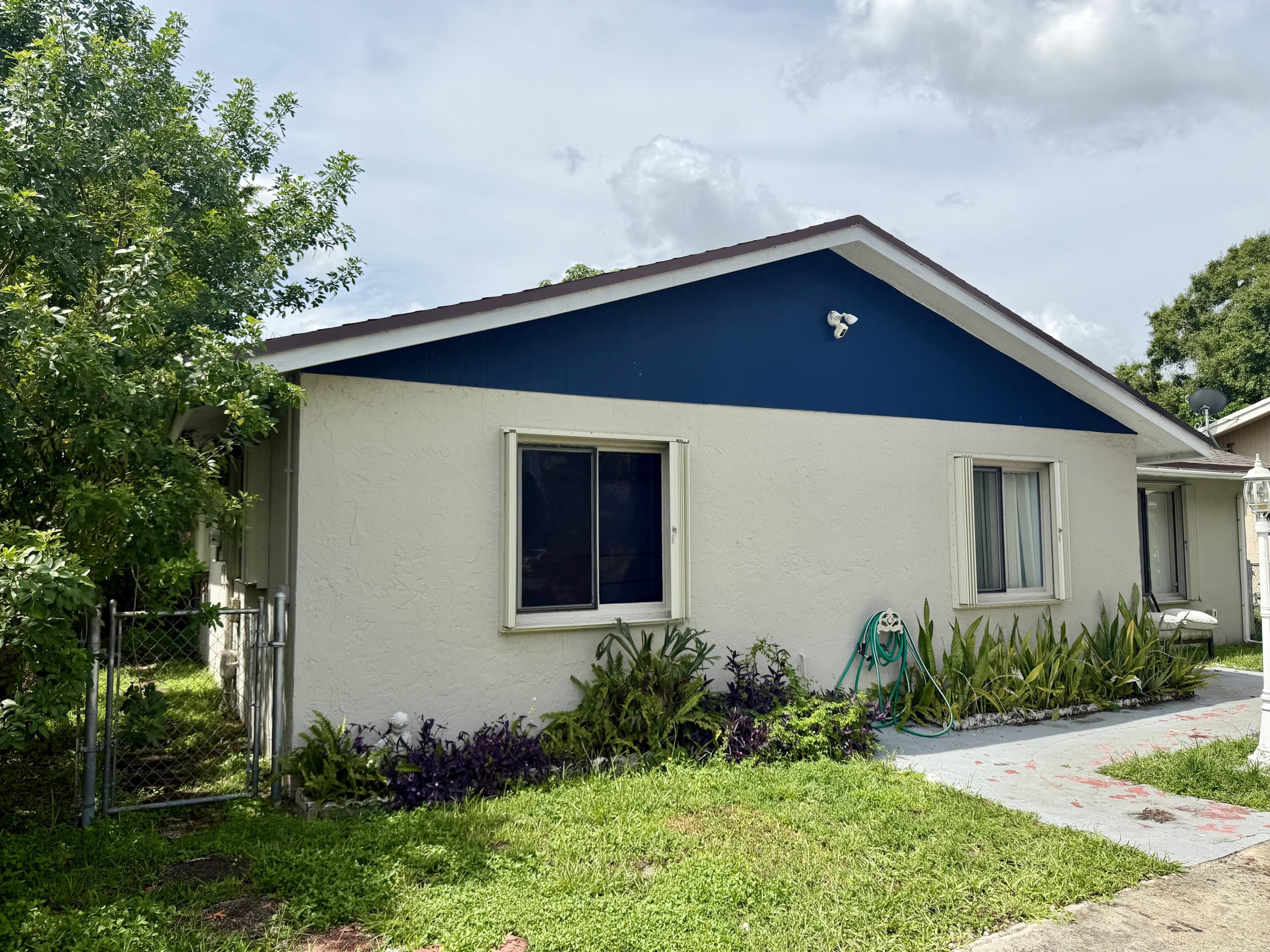 7714 SW 8th Ct – photo 1