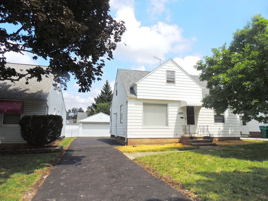 18201 Hazelwood Ave – photo 1