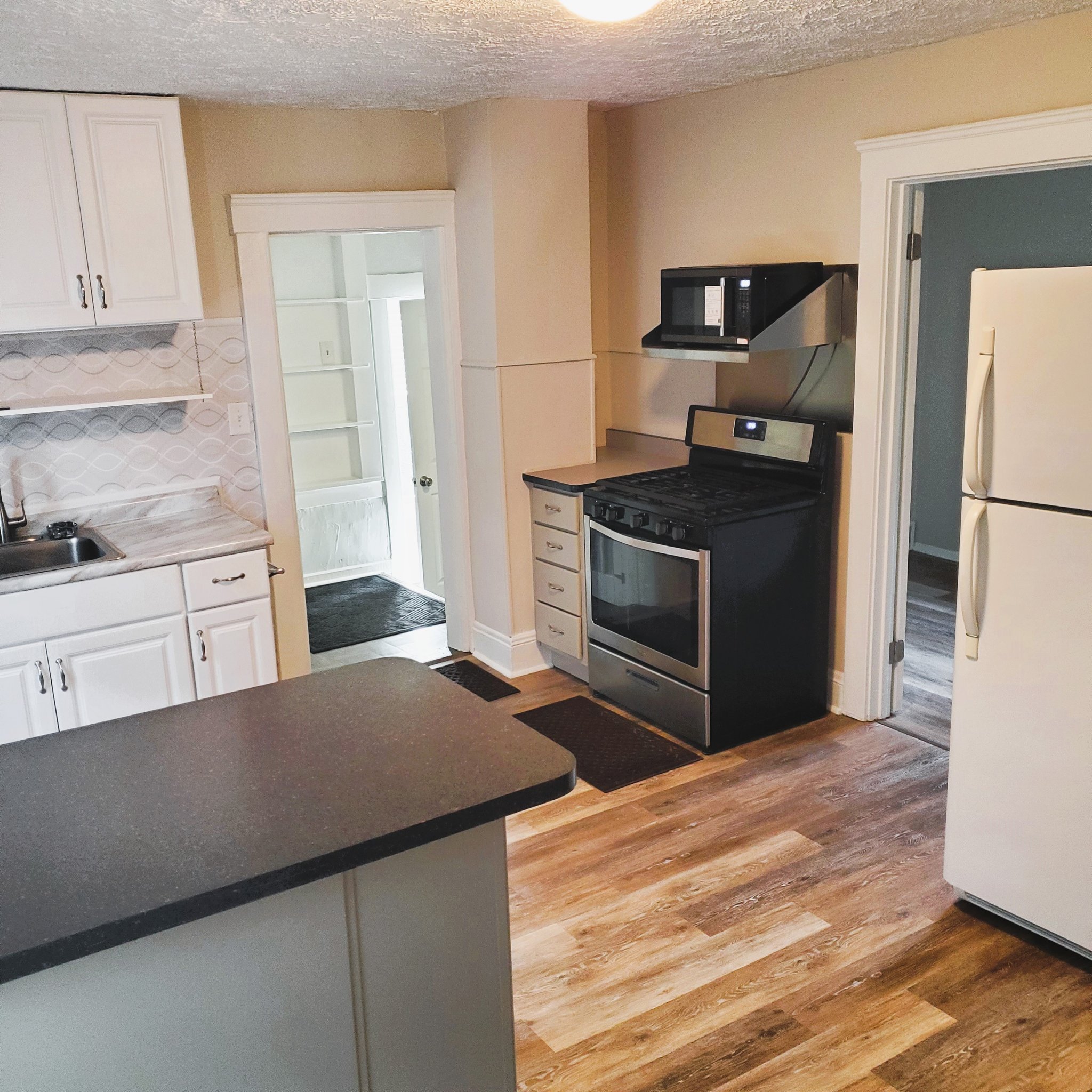 3136 W 40th St unit Upper – photo 4