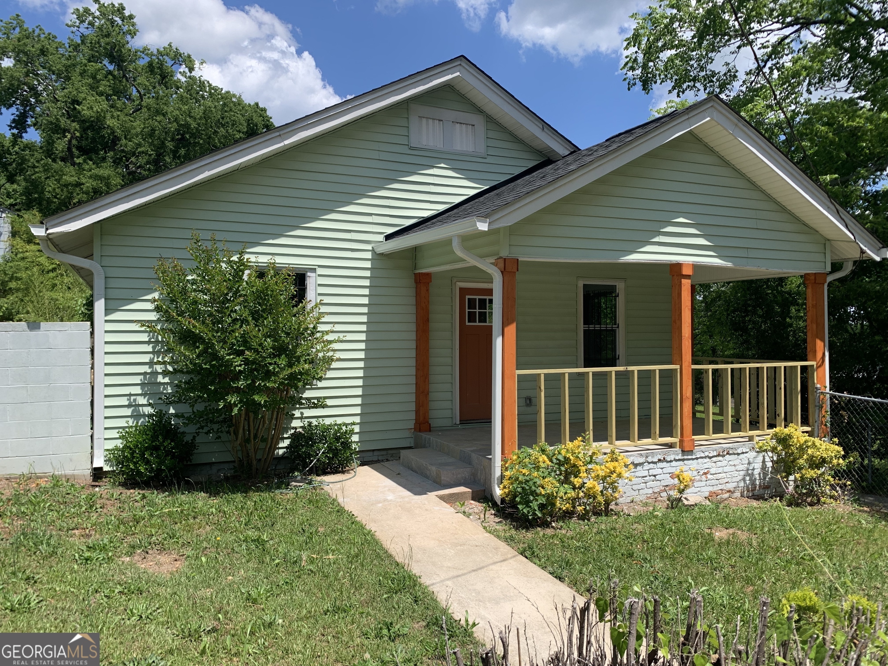 747 Harrold St – photo 1