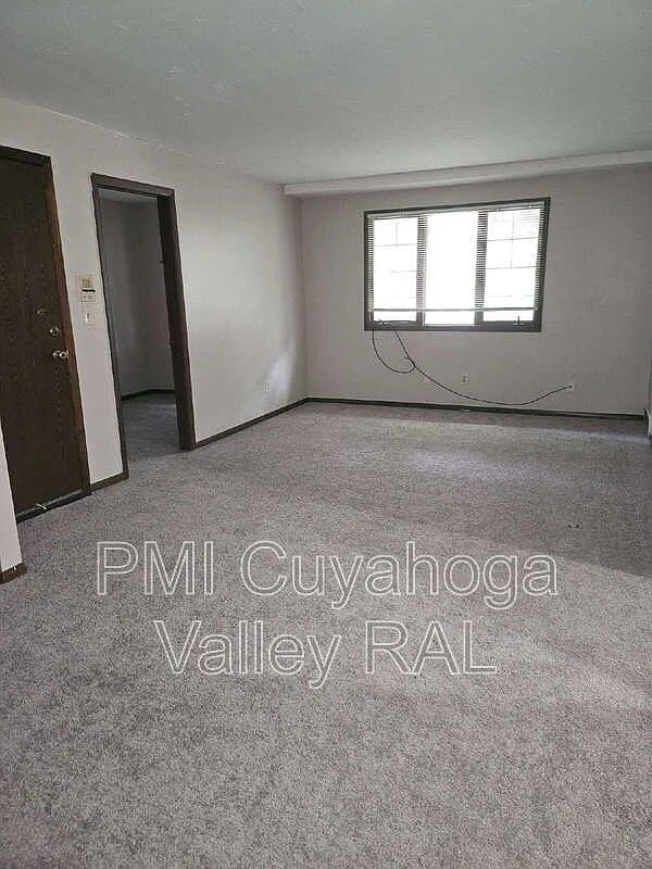 1500 W Market St – photo 1