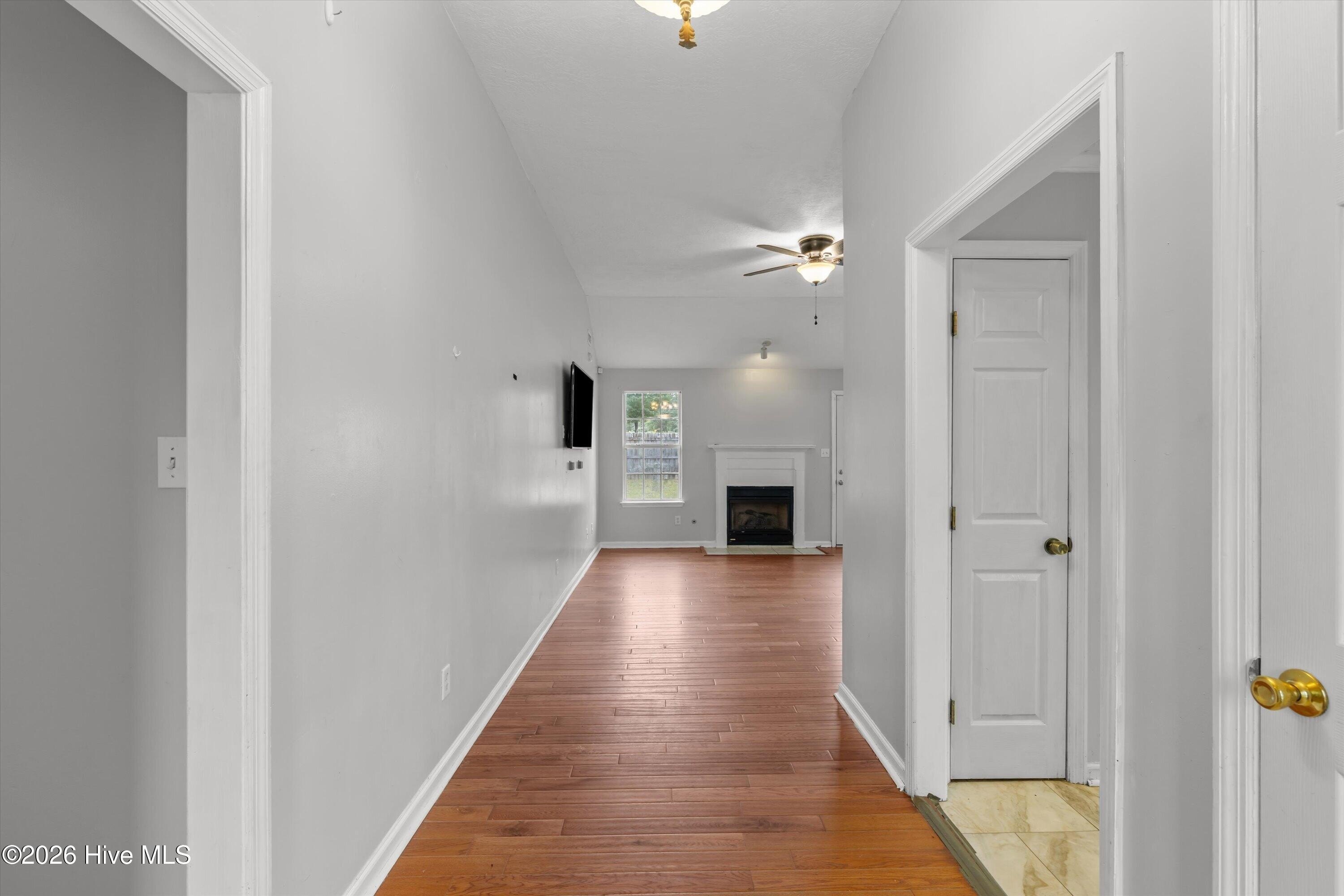 546 Jackson St – photo 5