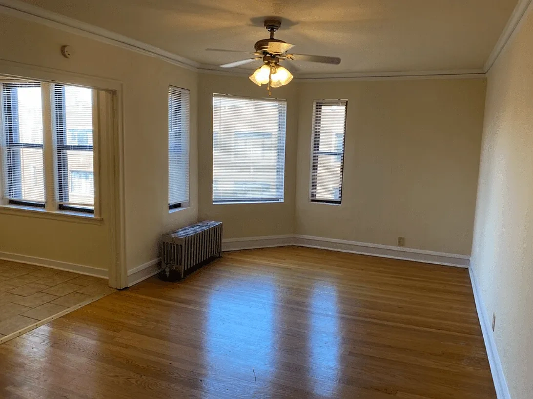 8201 S Michigan Avenue – photo 5