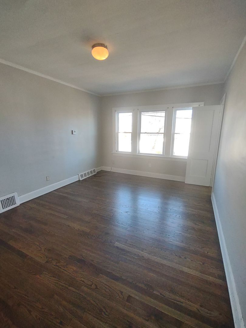 9705 Loretta Ave unit Unit #3 – photo 2