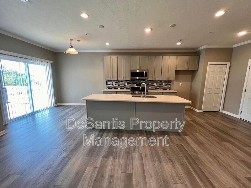 2105 Canterbury Dr – photo 5