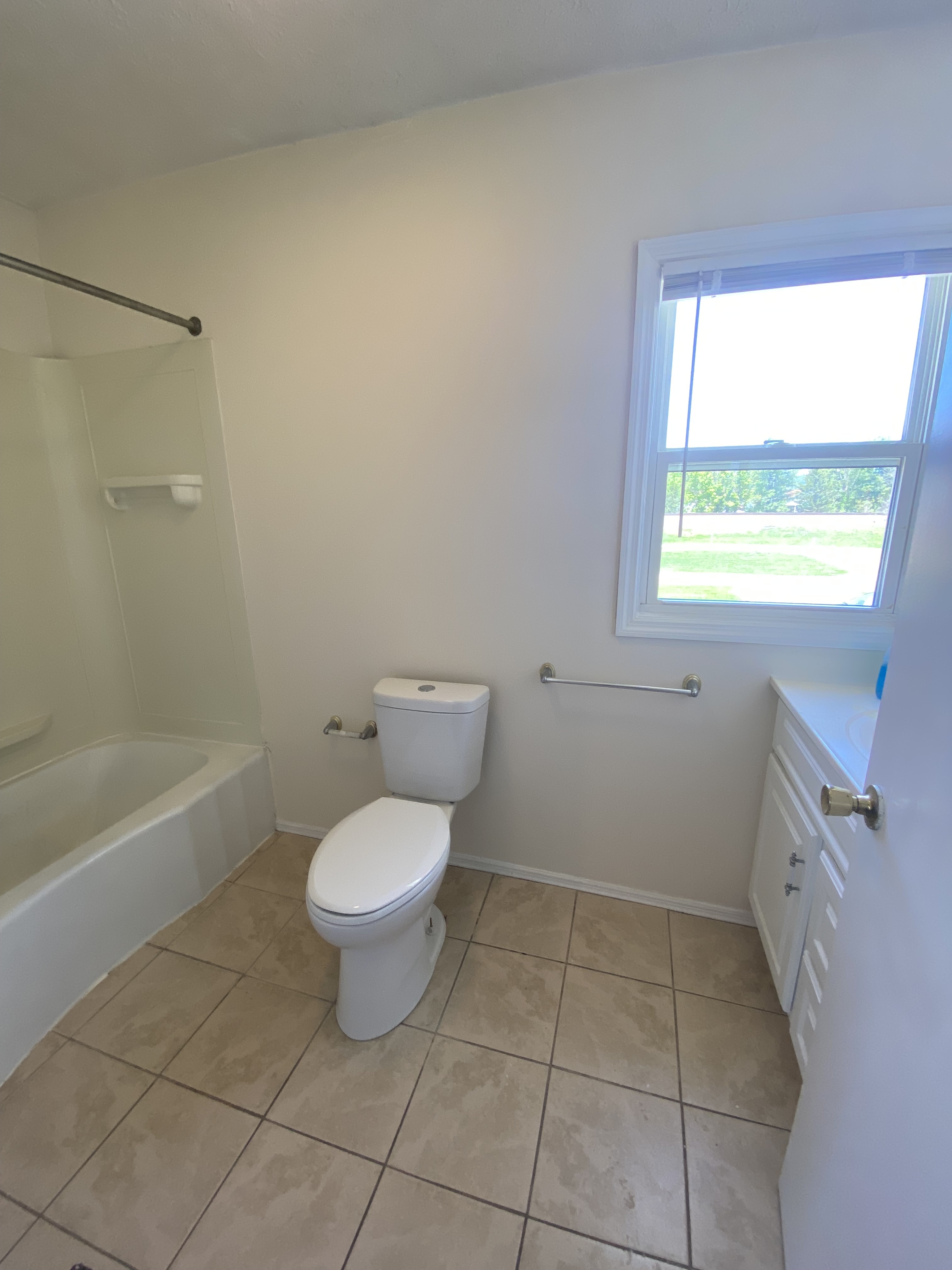 744 Lee St unit 744 REAR LEE ST – photo 4