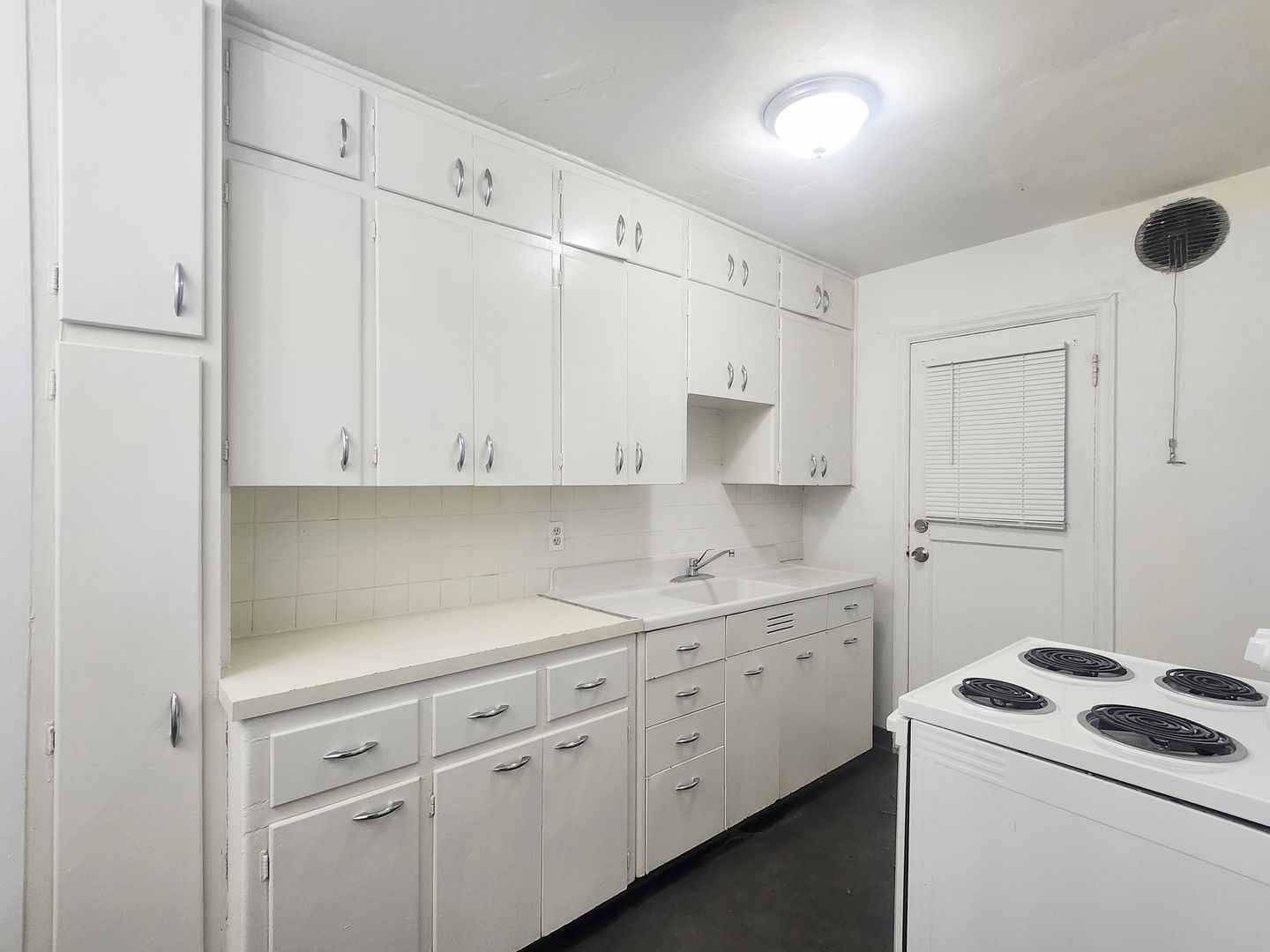 1117 W 5th Ave – photo 1