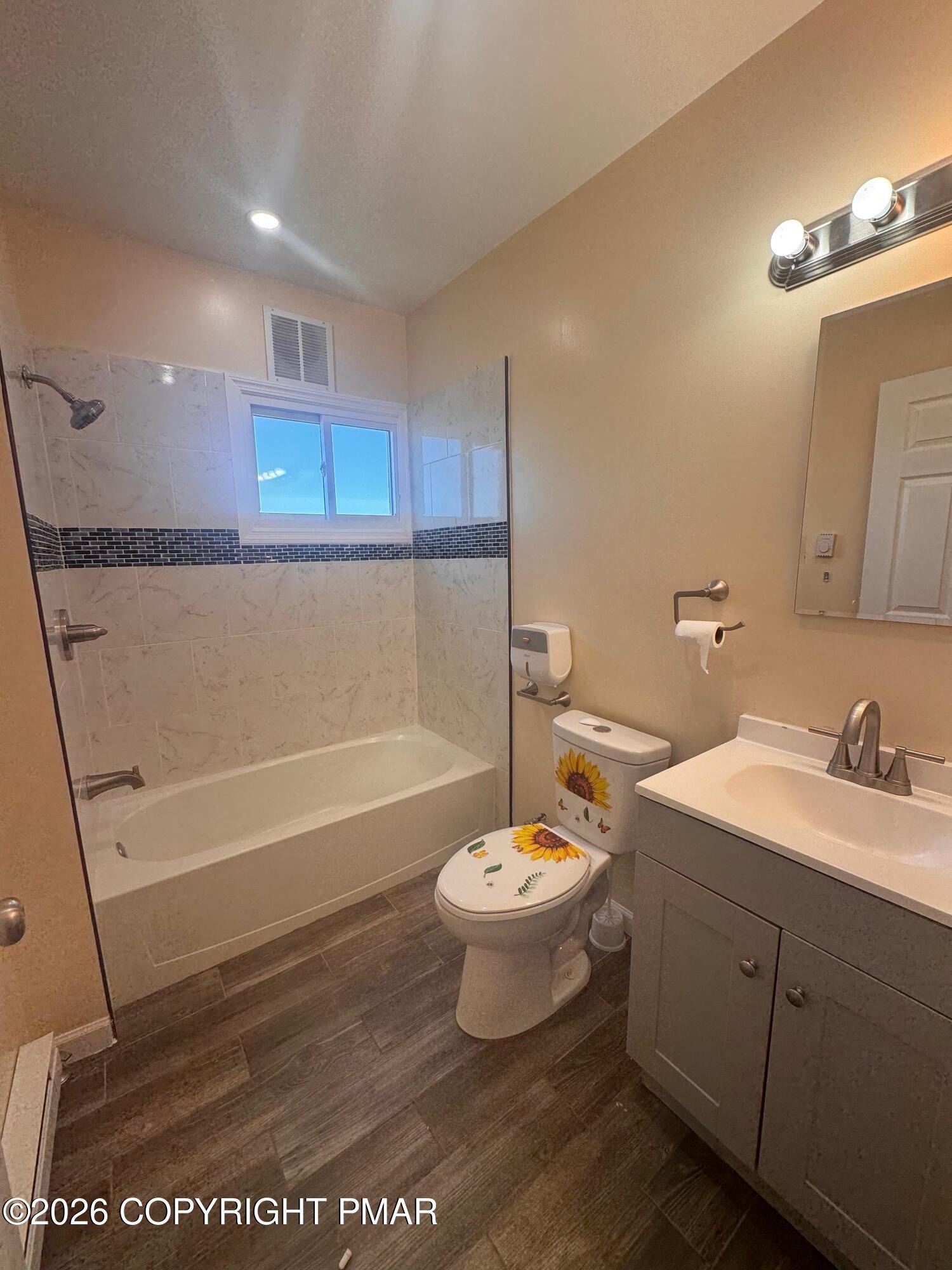 228 Oak St – photo 5