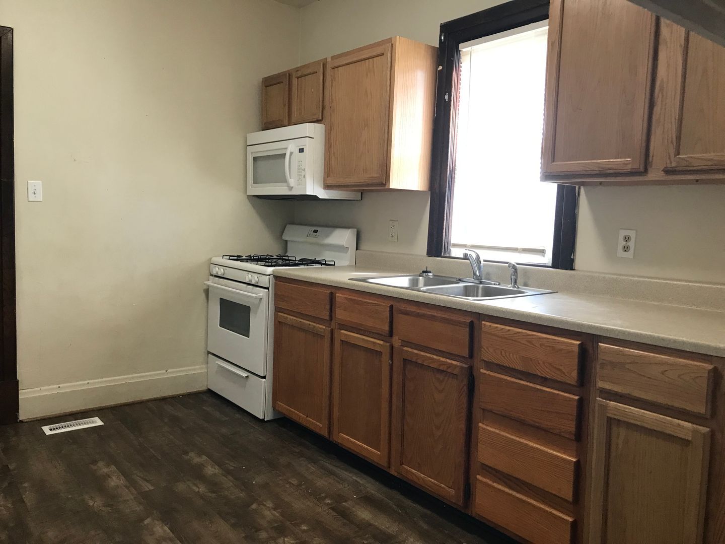 1017 Virginia Ave – photo 5