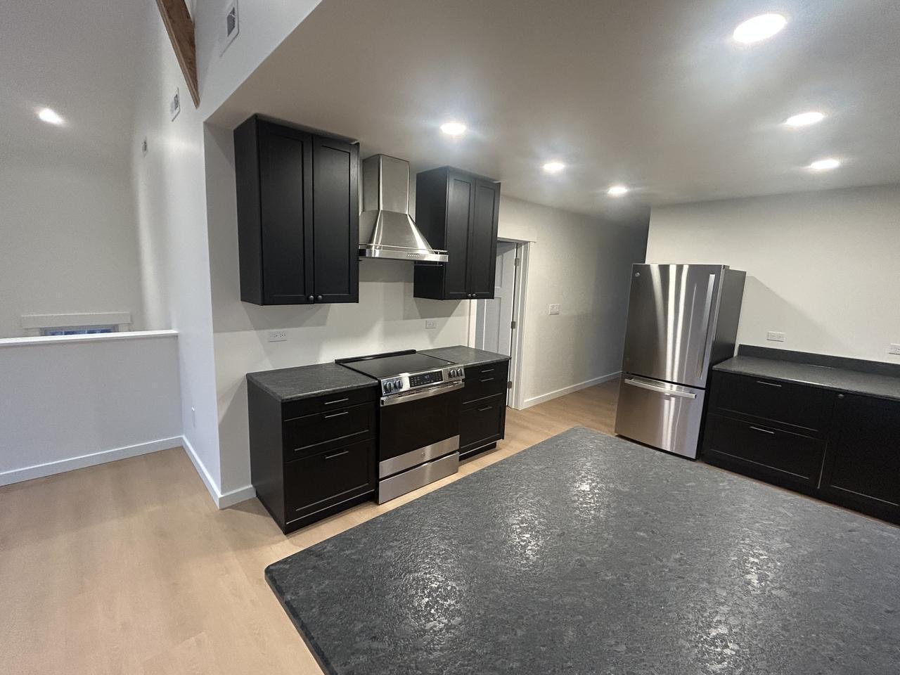 1027 Lancaster Ave unit 2 – photo 2