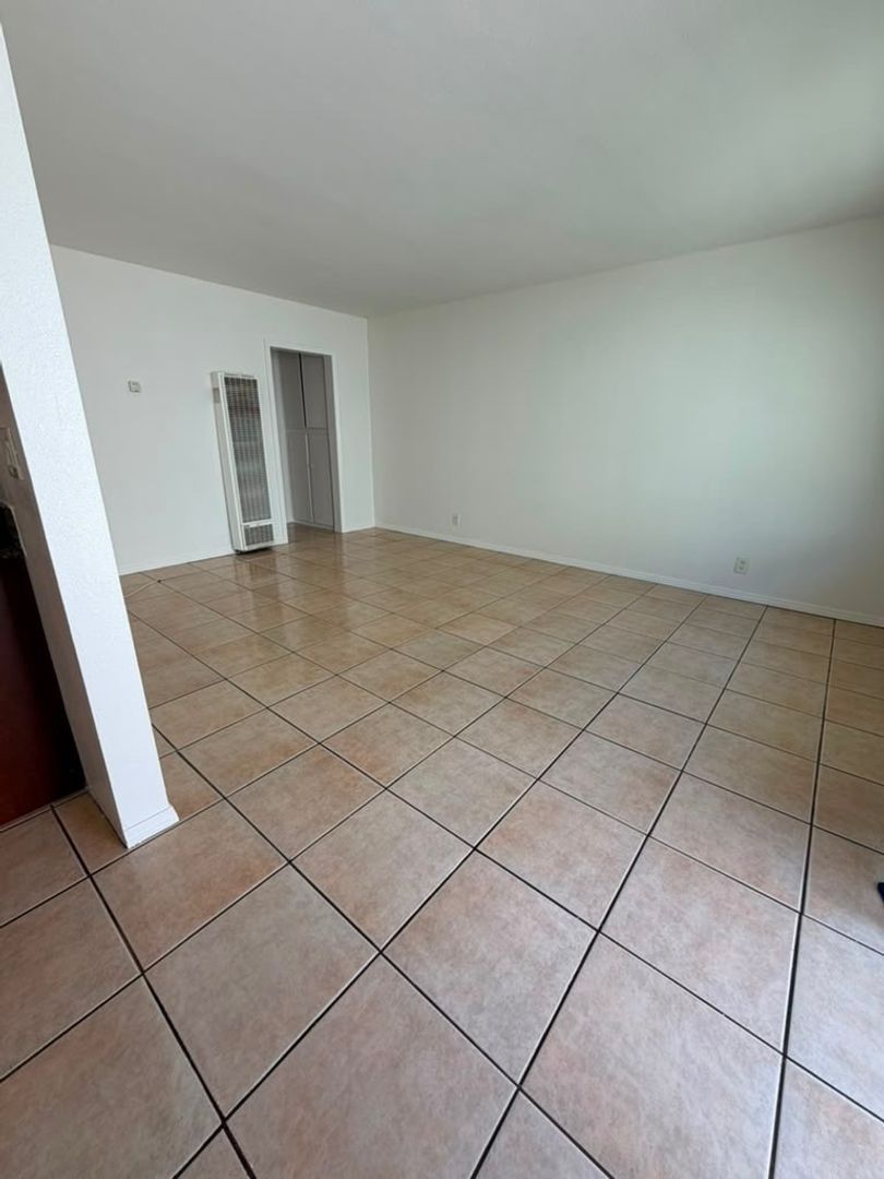 932 Temple Ave unit C – photo 3
