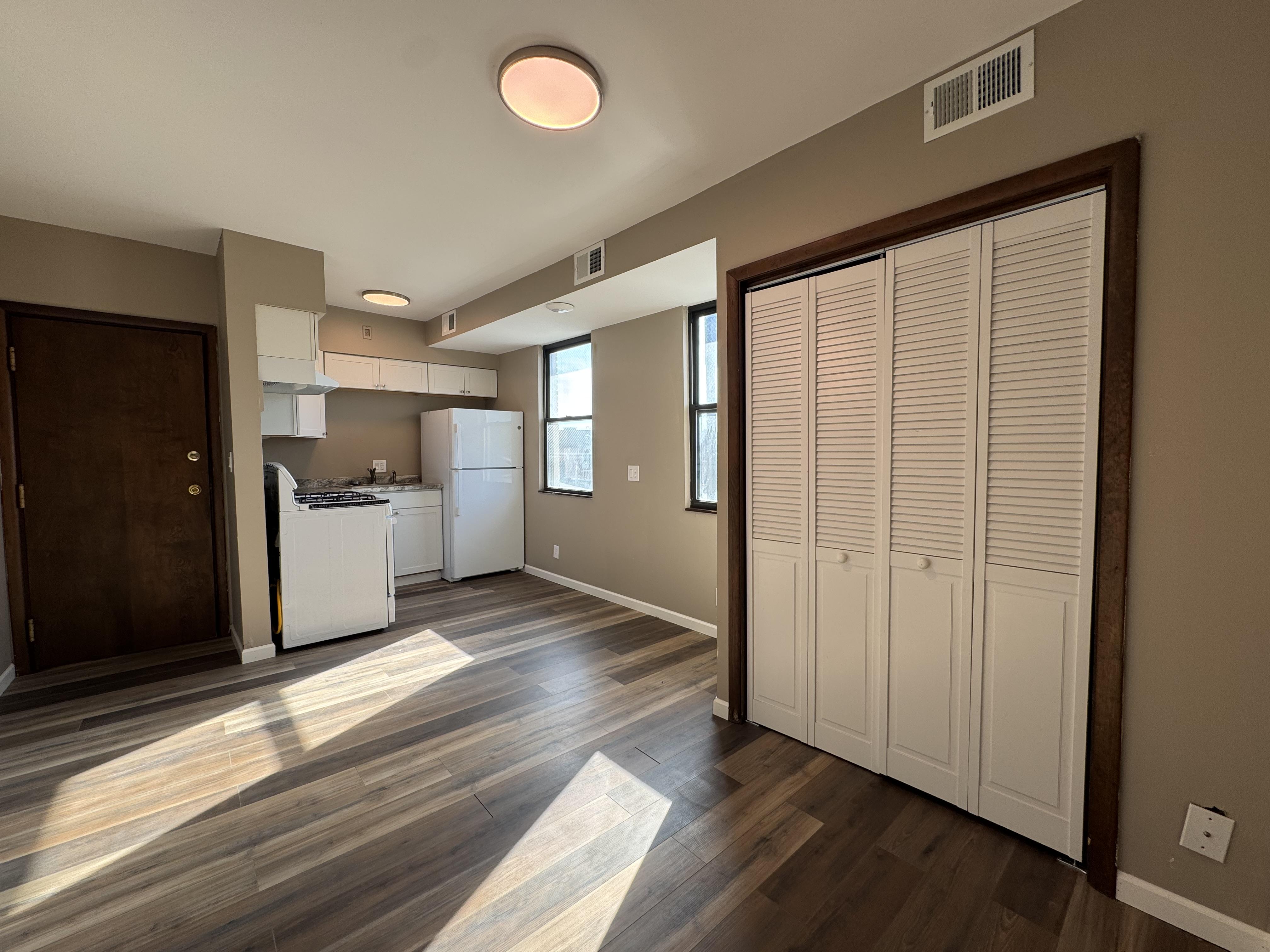 2905 Glenmore Ave unit 8 – photo 5