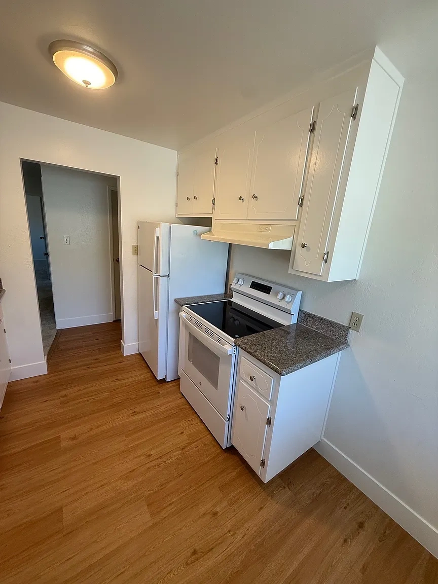 Four Seasons Apartments – photo 5