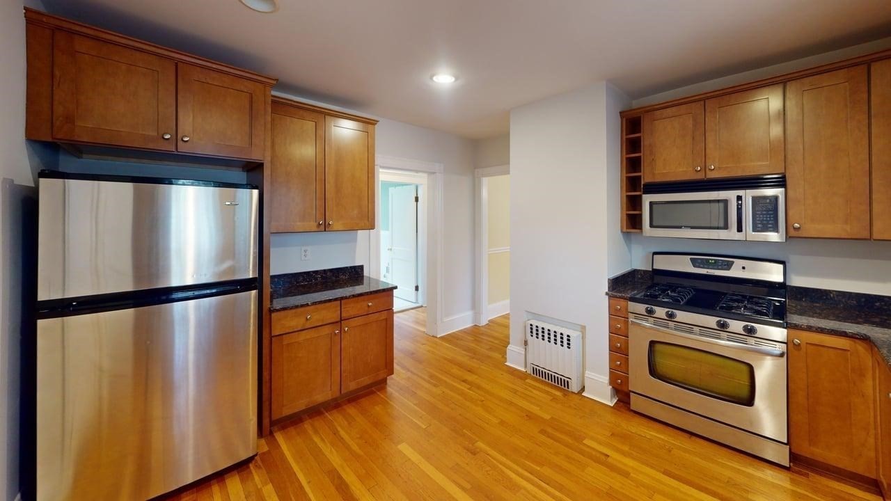 189 Wordsworth St unit 1 – photo 2