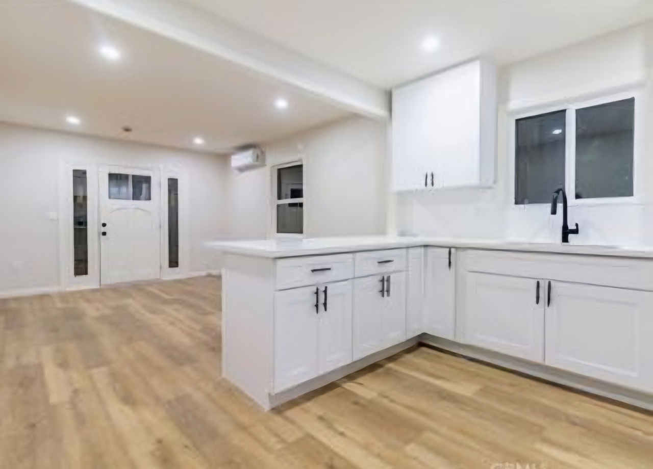 9168 Cypress Ave unit B – photo 3