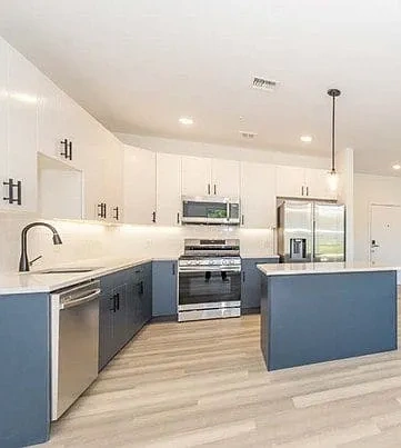 Oak Tree Apartments – photo 1