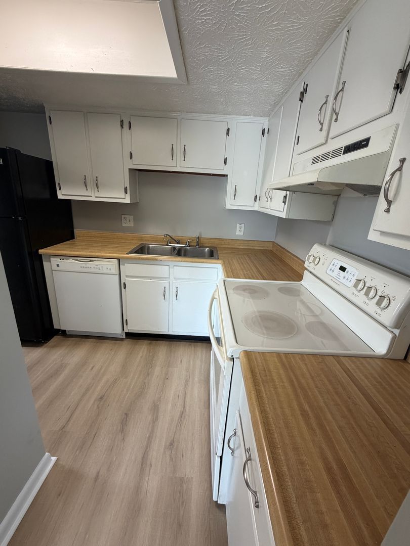 708 Green Feather Ct unit Unit 3 – photo 5