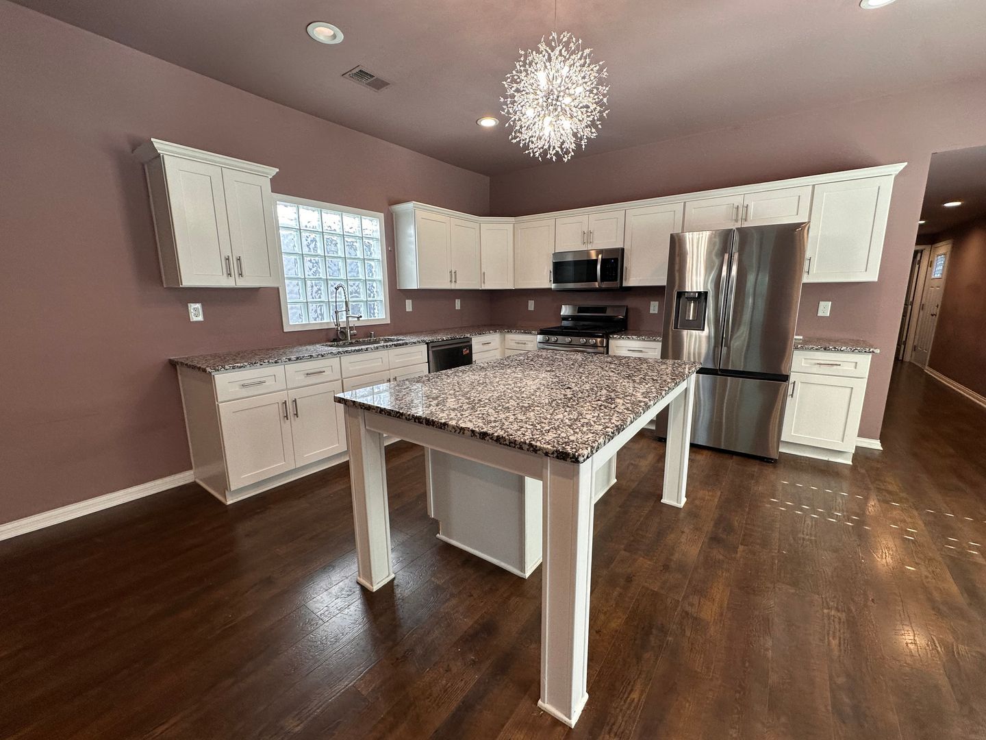 829 E Chestnut St – photo 4