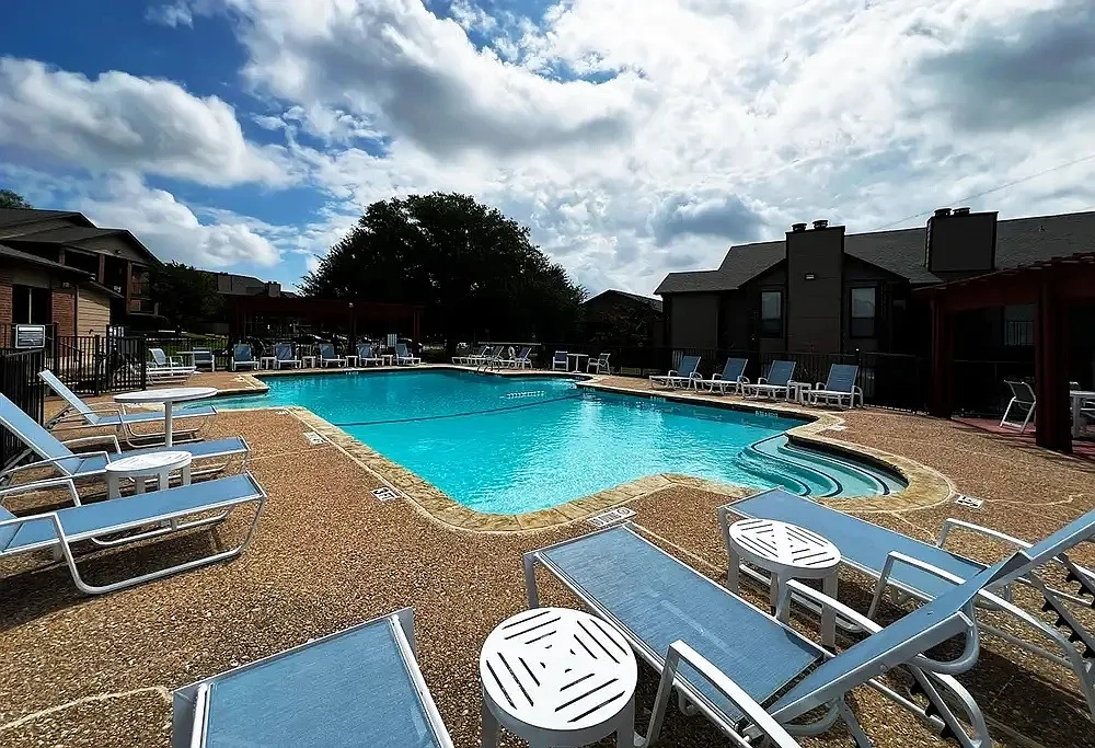 Valley Creek Apartments – photo 2