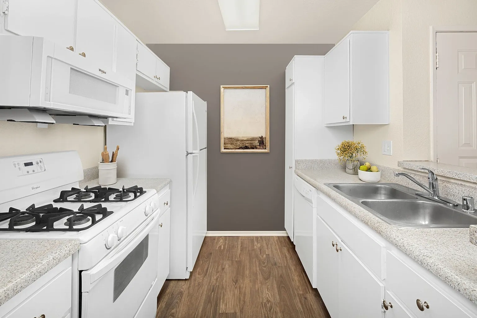 Somerset Apartments – photo 3