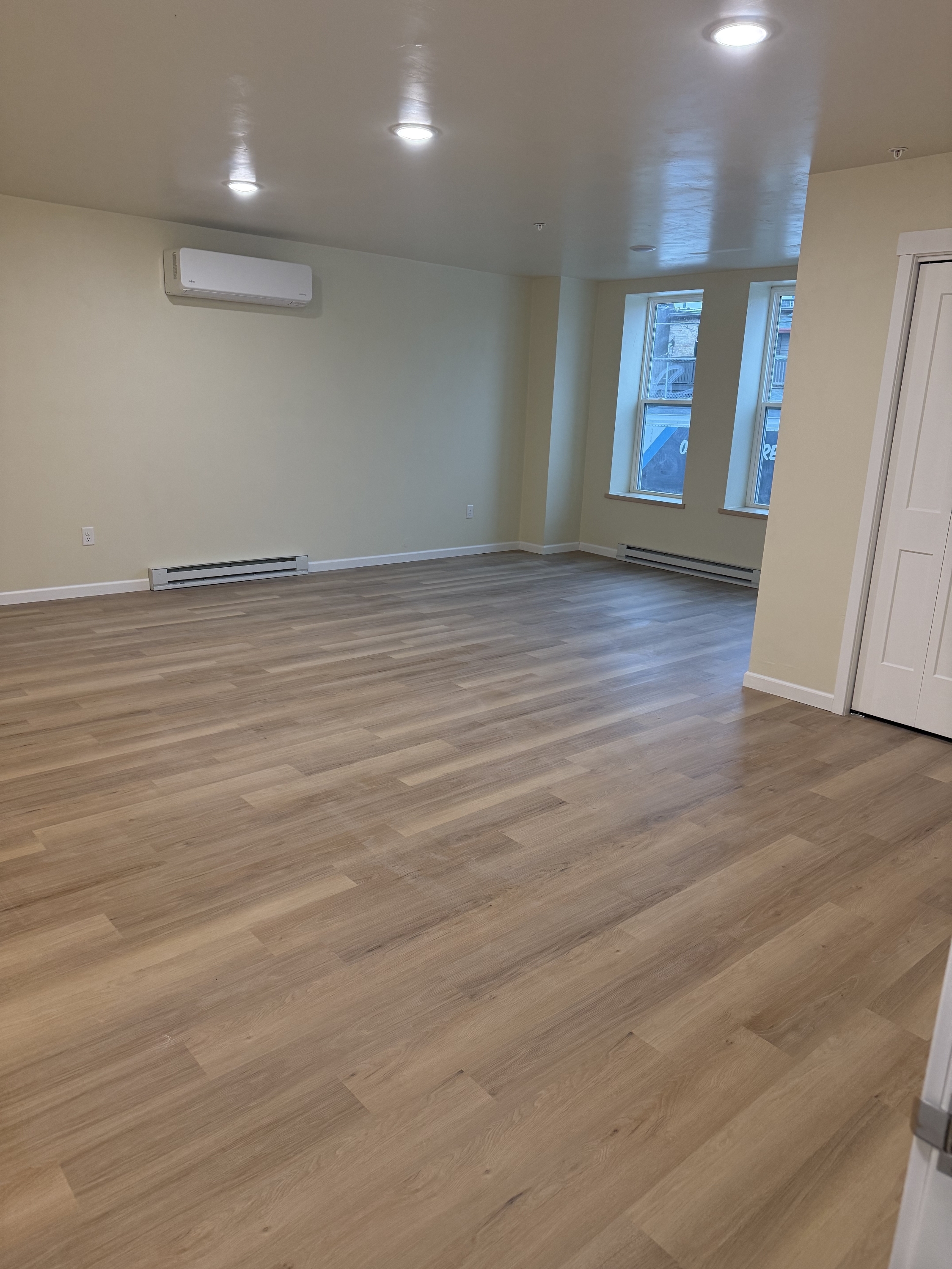 135 N 4th Ave unit 8 – photo 3
