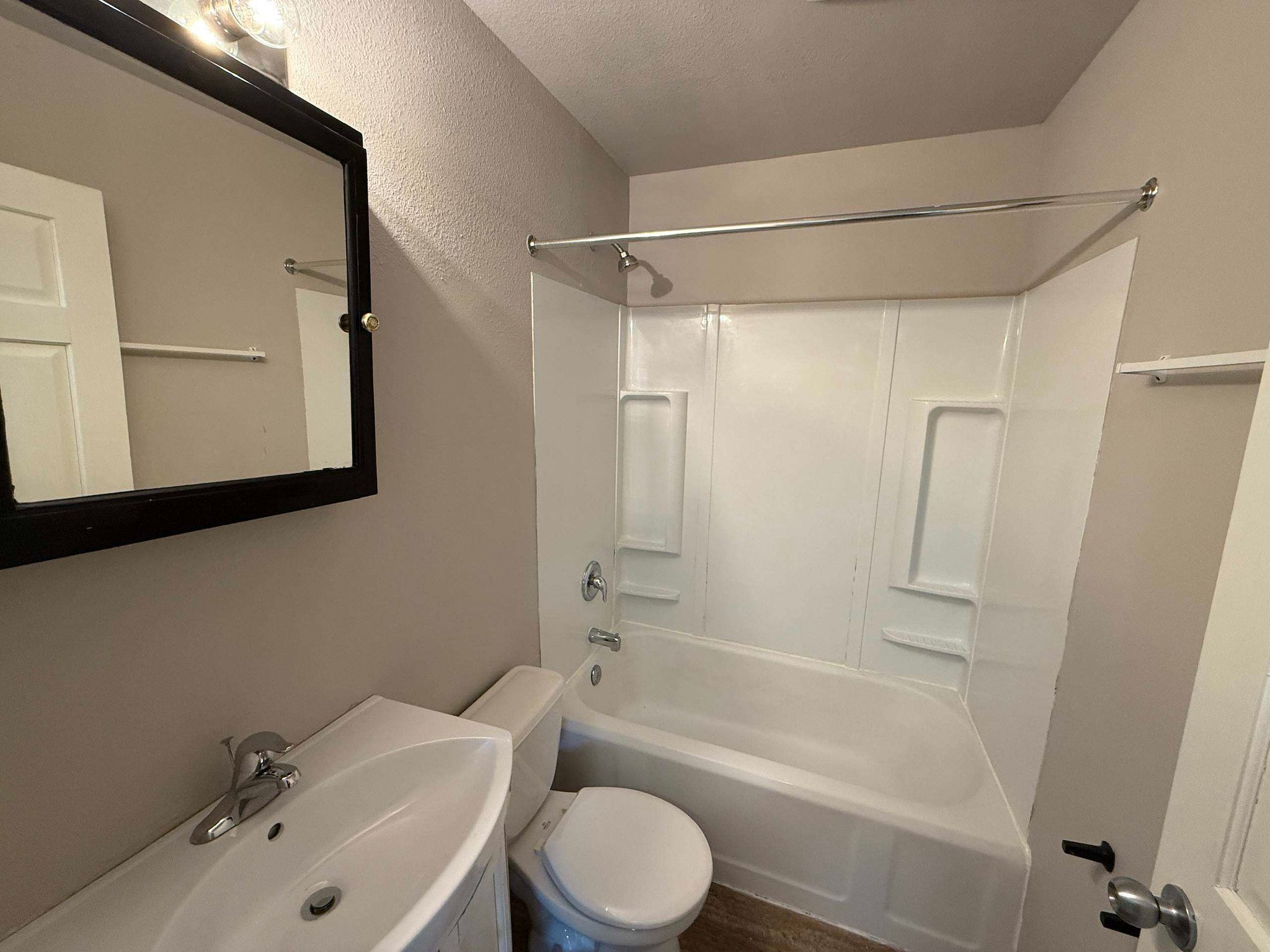 909 University Dr N unit 3 – photo 5